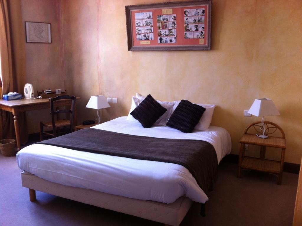 Le Thy Hotel Ploërmel Екстериор снимка
