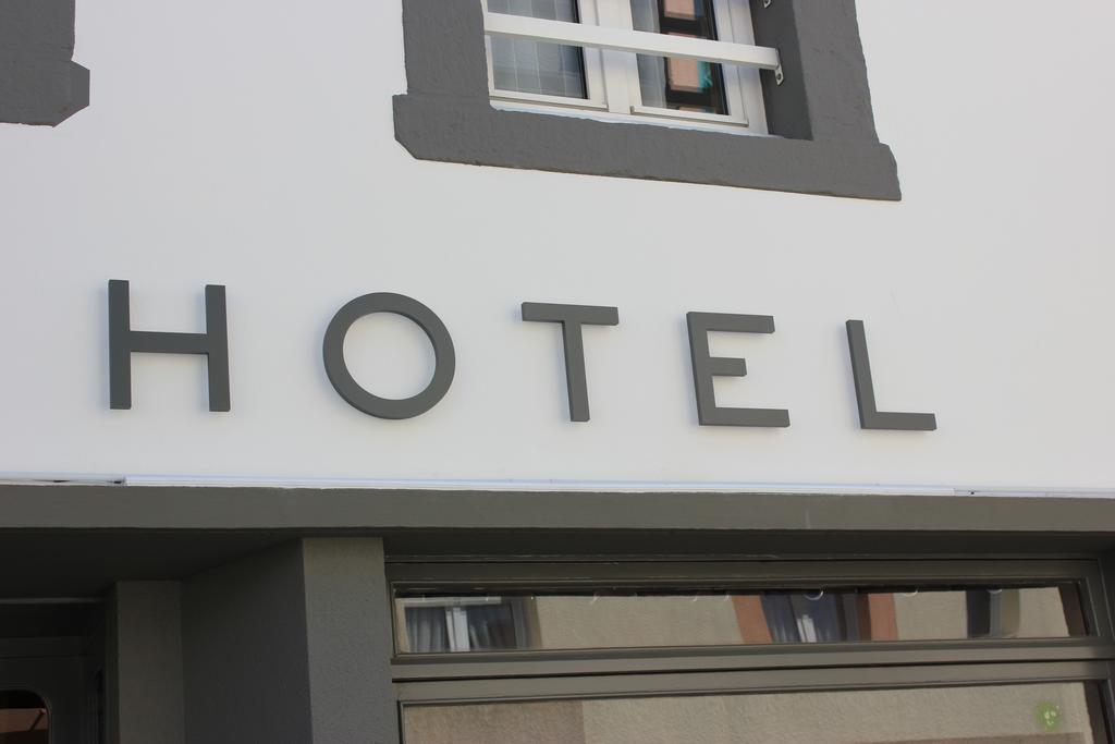 Le Thy Hotel Ploërmel Екстериор снимка