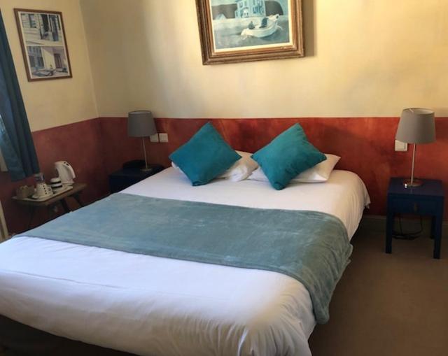 Le Thy Hotel Ploërmel Екстериор снимка