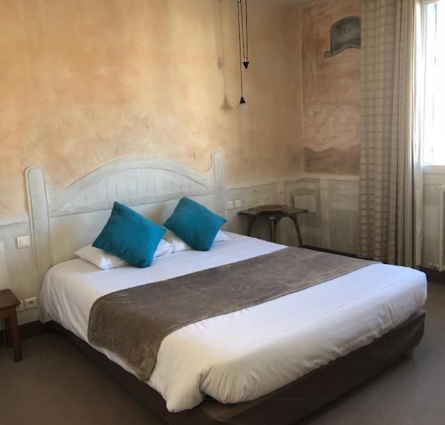 Le Thy Hotel Ploërmel Екстериор снимка